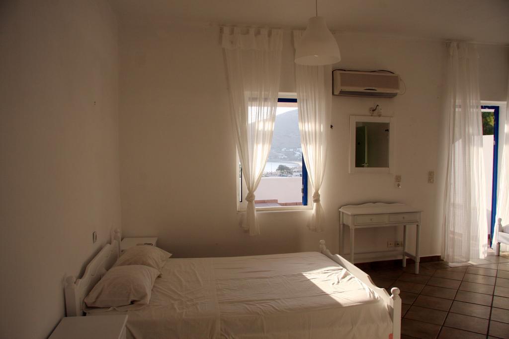 Hotel Armadoros / Backpackers Chora d'Ios